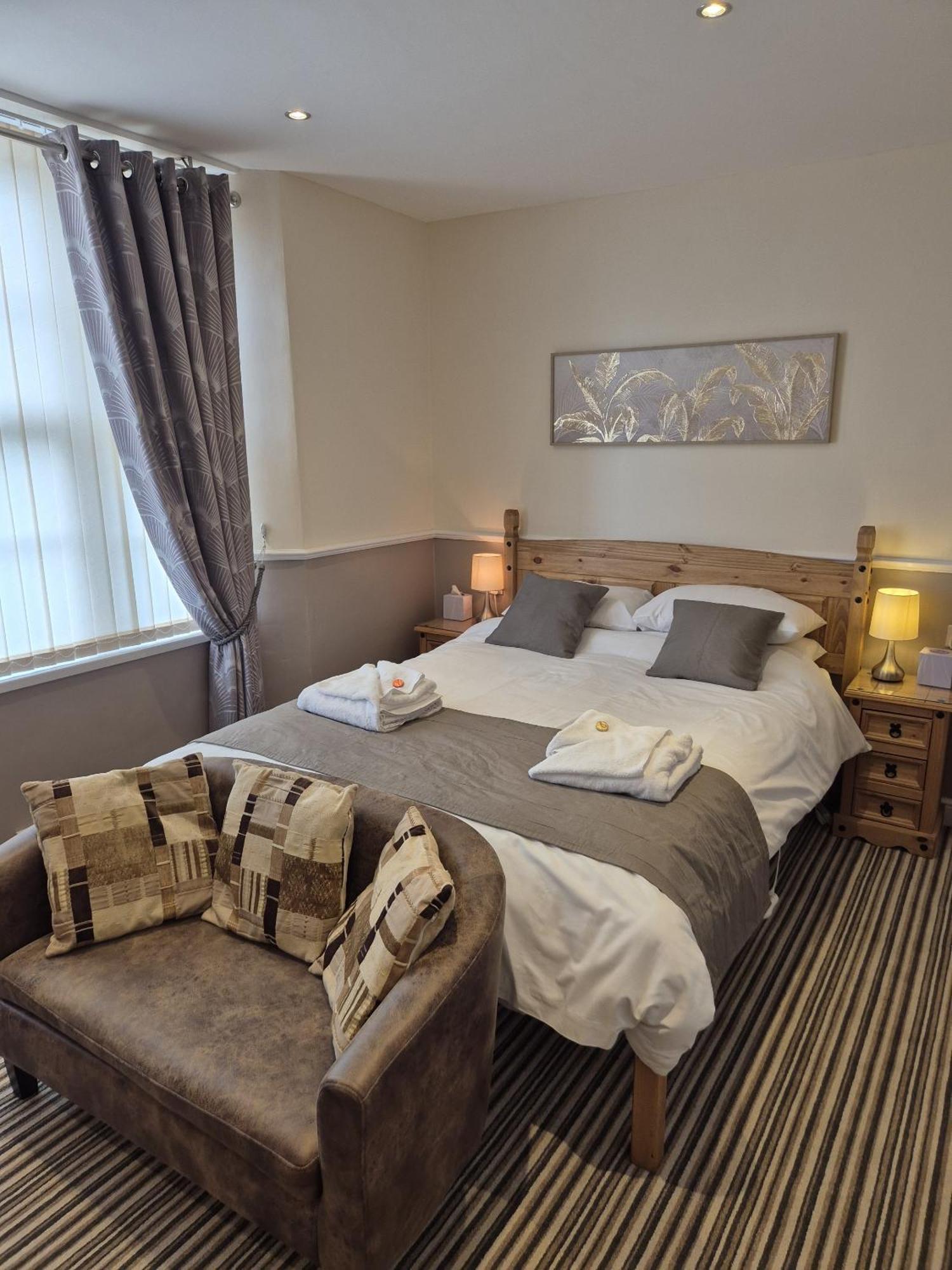 Appletorre House Flats - Pet Friendly And Private Parking Apartment Torquay