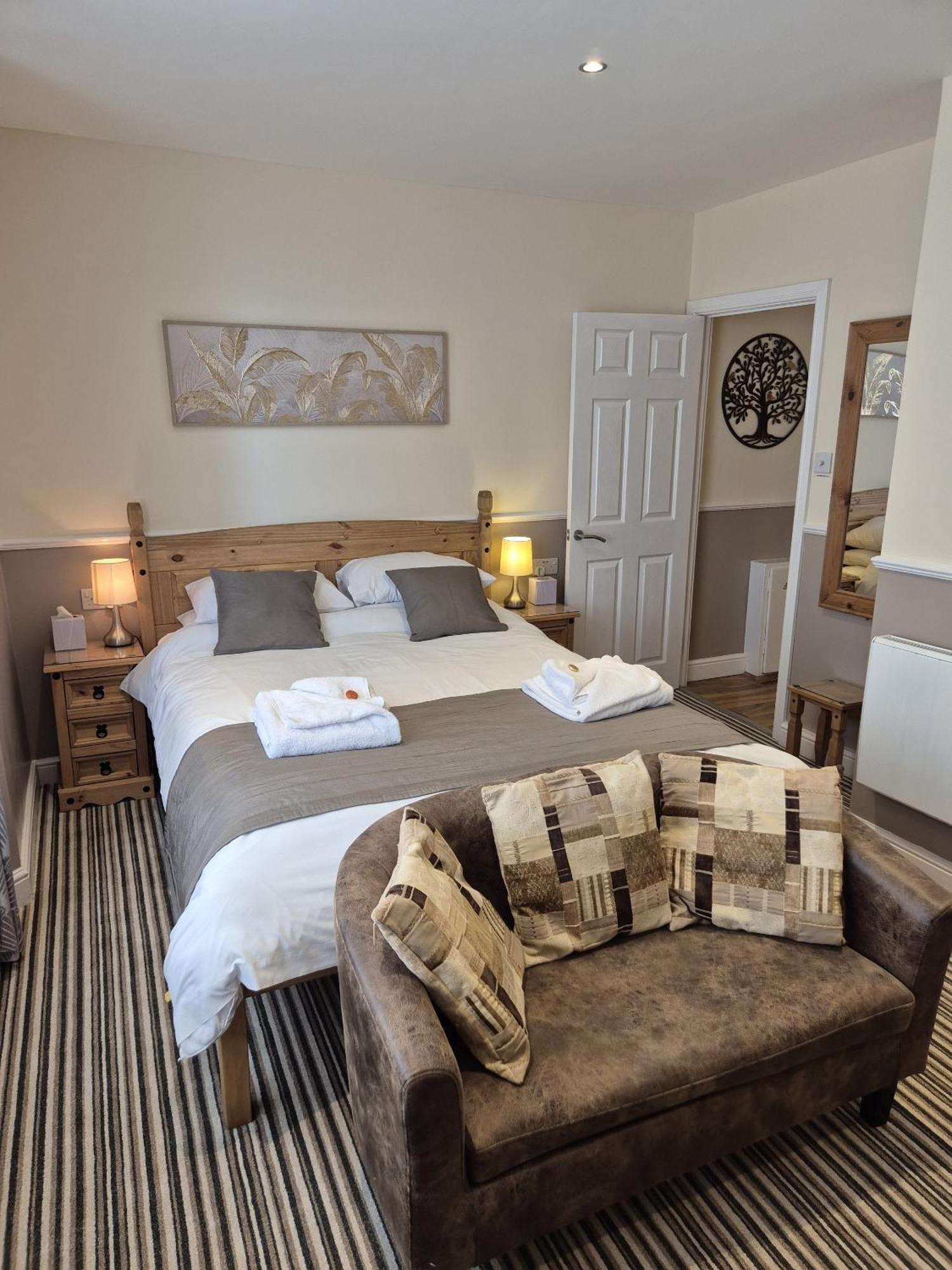 Appletorre House Flats - Pet Friendly And Private Parking Apartment *